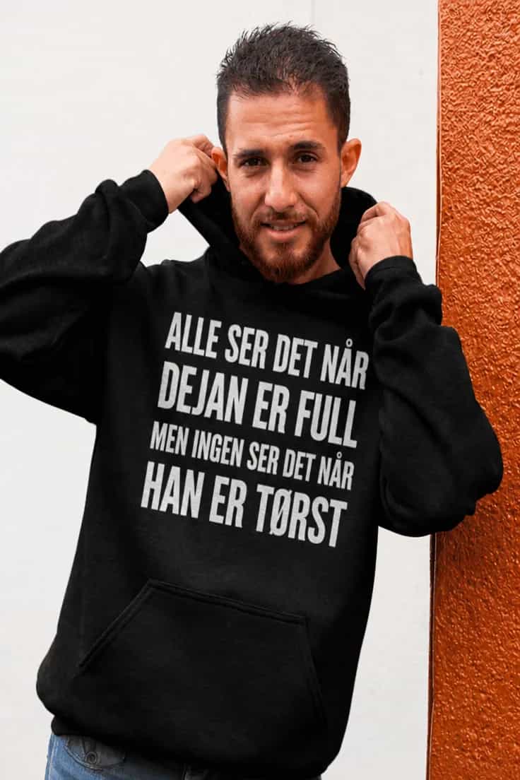 Genser tørst med navn – ALLE SER DET NÅR DEJAN ER FULL
