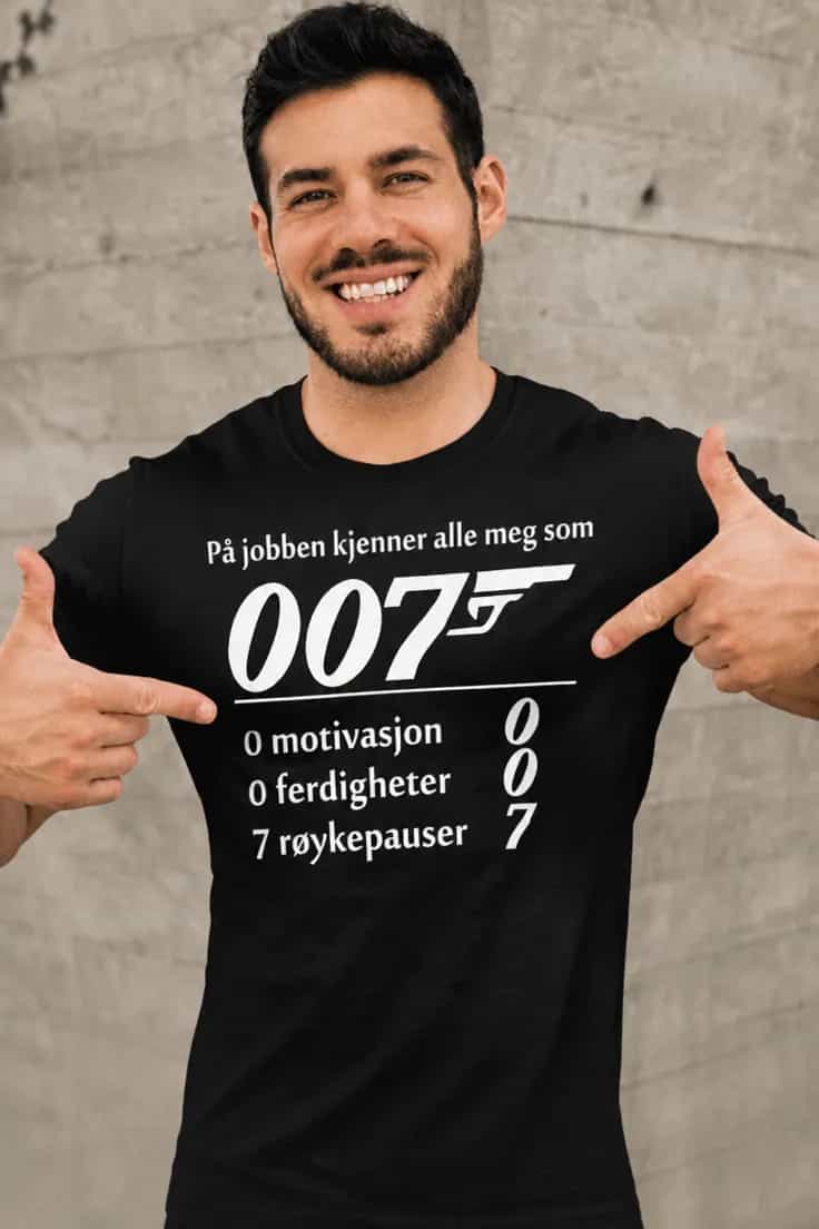 Morsom t-skjorte 007 på jobb – På jobben kjenner alle