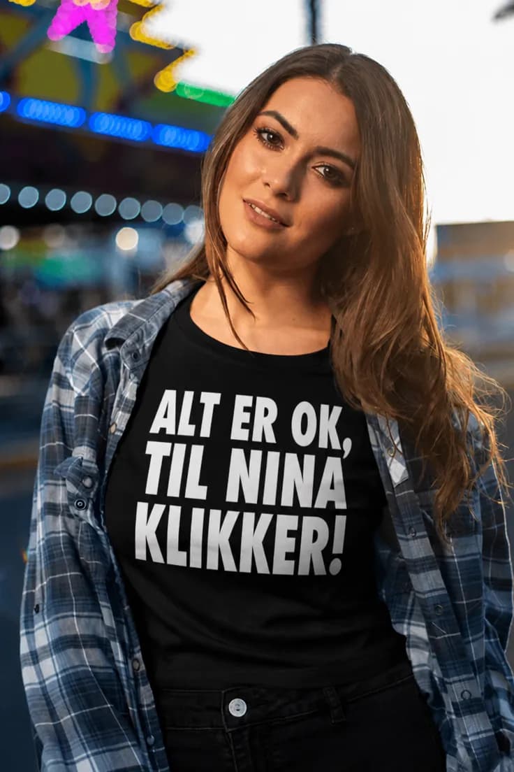 Alt er ok t-skjorte med navn Nina