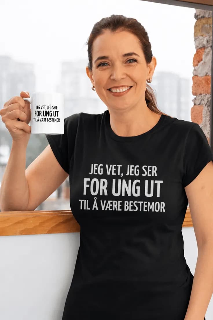 Morsom t-skjorte For ung bestemor