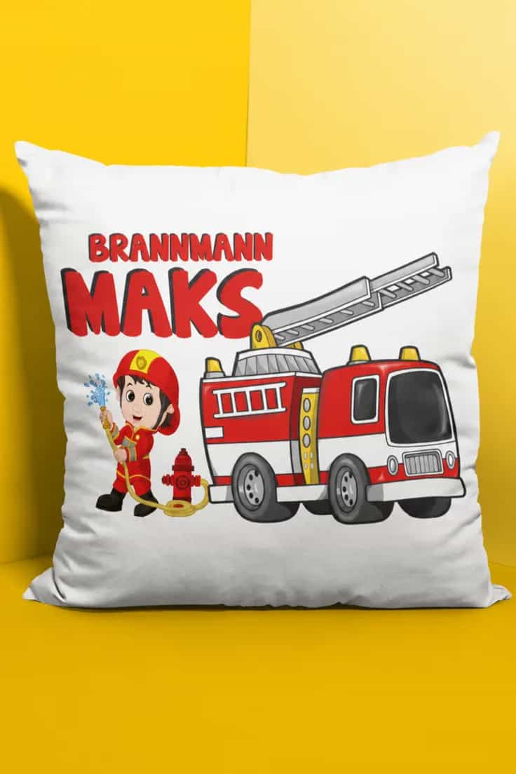 Dekorativ pute liten brannmann med navn