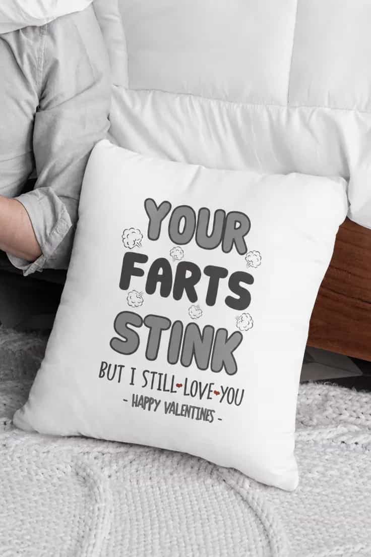 Dekorativ pute promper stinker | YOUR FARTS STINK