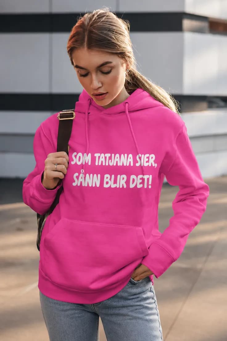 Genser Som jeg sier med navn – SOM TATJANA SIER,