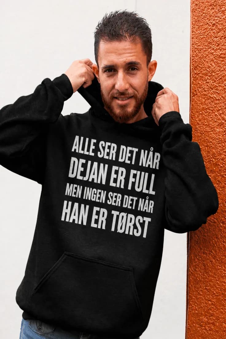 Genser tørst med navn – ALLE SER DET NÅR DEJAN ER FULL