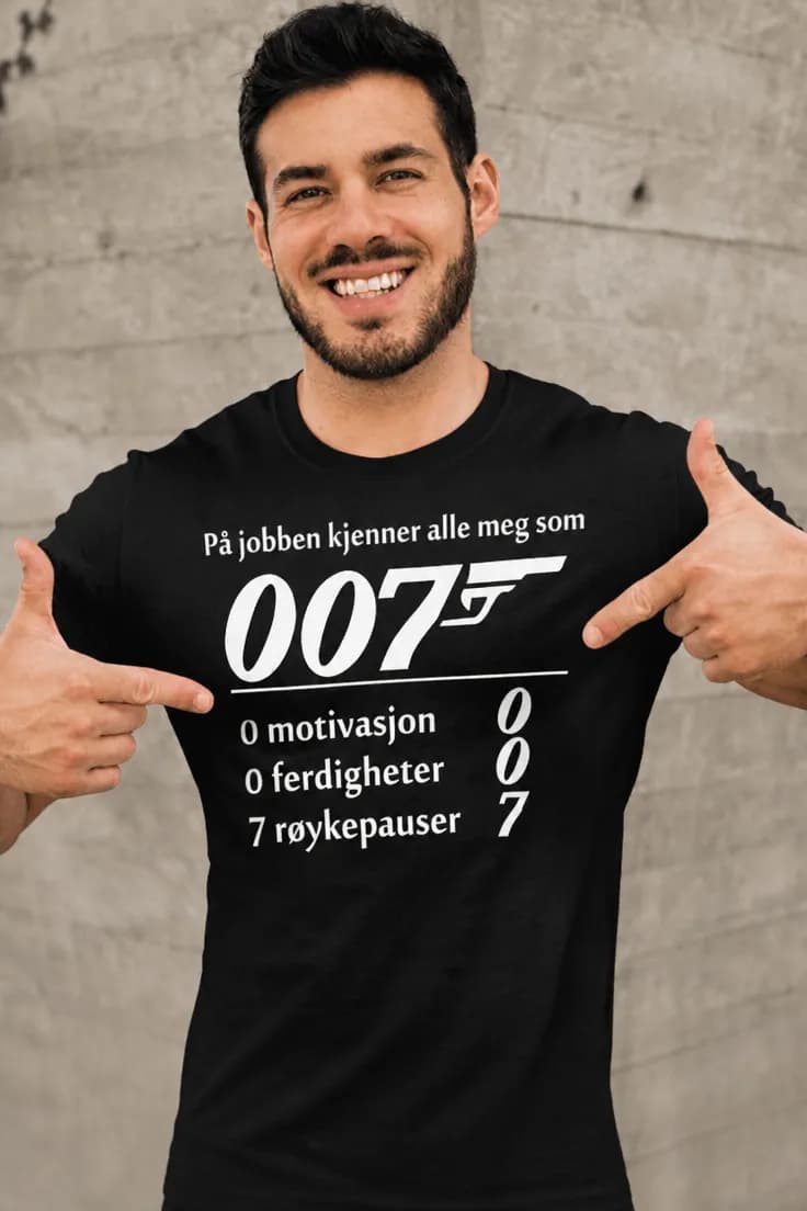 Morsom t-skjorte 007 på jobb – På jobben kjenner alle