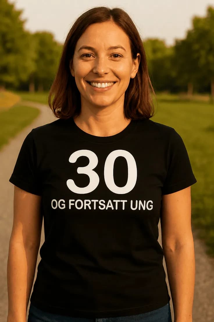 Morsom t-skjorte 30 og fortsatt ung | 30 OG FORTSATT UNG