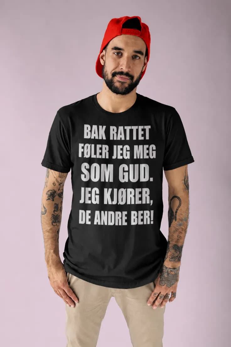 Morsom t-skjorte Bak rattet som Gud