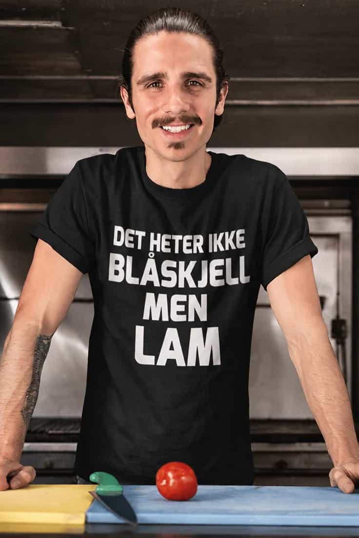Morsom t-skjorte blåskjell og lam – DET HETER IKKE