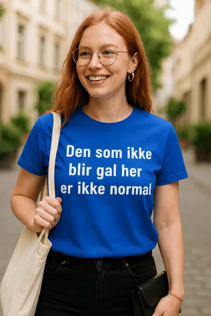 Morsom t-skjorte Den som ikke blir gal her