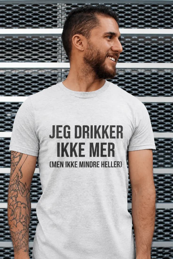 Morsom t-skjorte Drikker ikke mindre