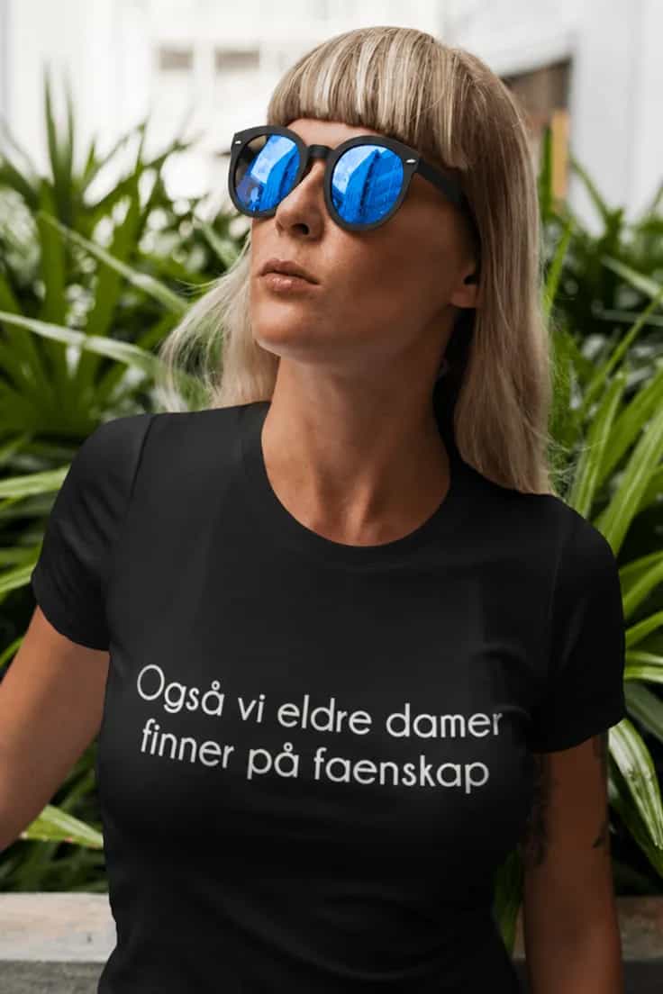 Morsom t-skjorte Eldre damer gjør faenskap
