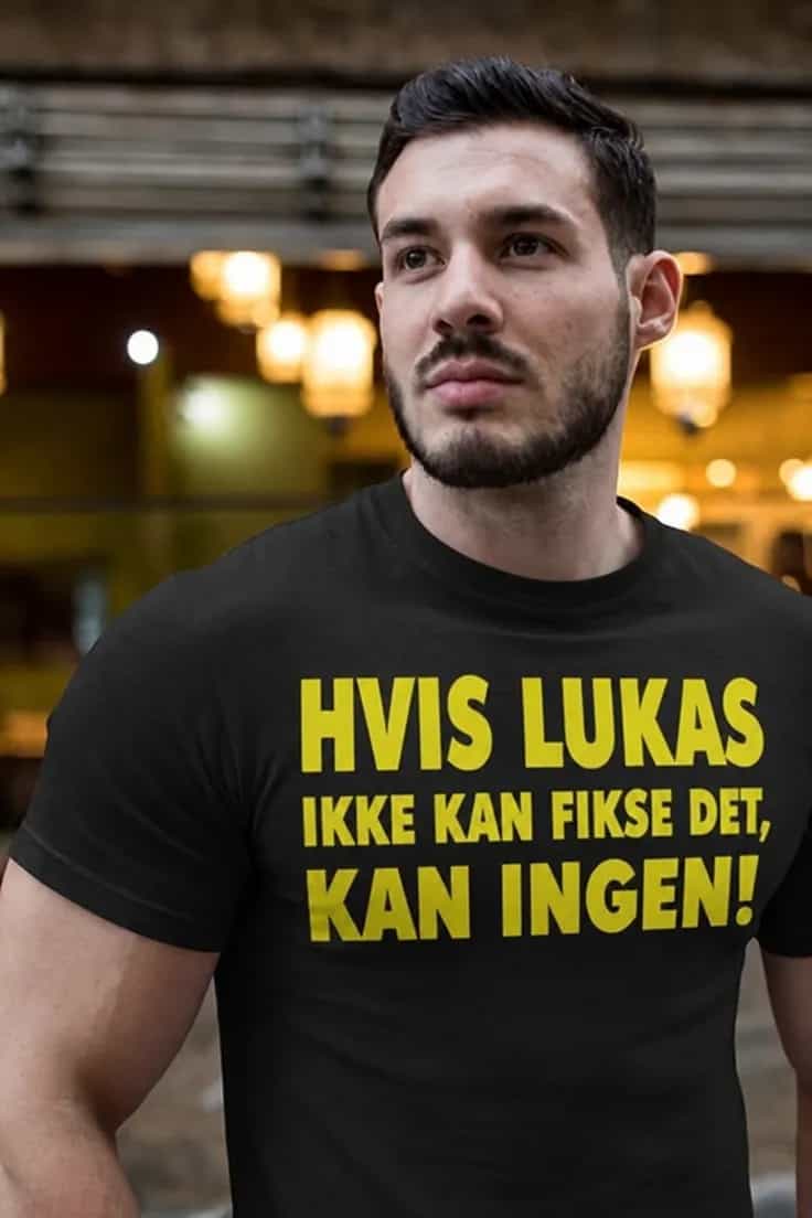 Morsom t-skjorte Fikser alt med navn
