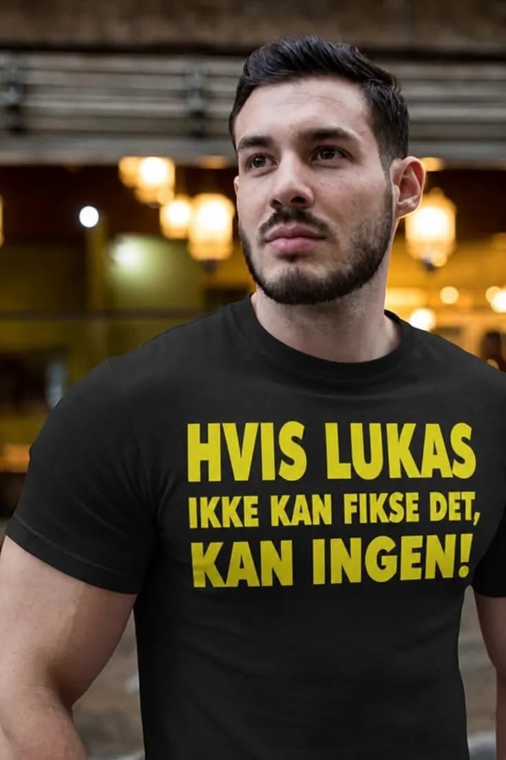 Morsom t-skjorte Fikser alt med navn