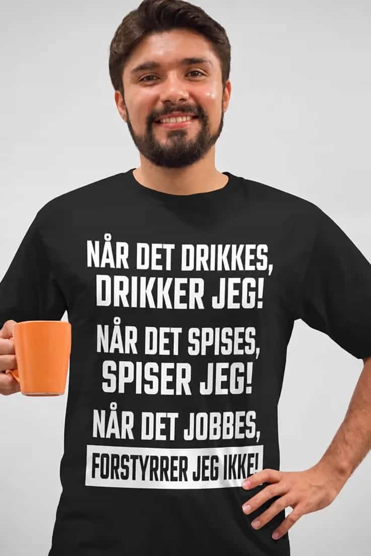 Morsom t-skjorte Jeg forstyrrer ikke – NÅR DET DRIKKE