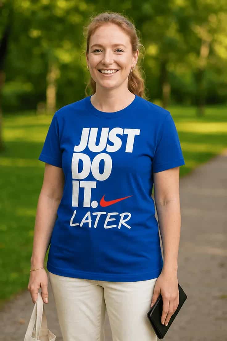 Morsom t-skjorte Just do it later JUST DO IT. LATER.