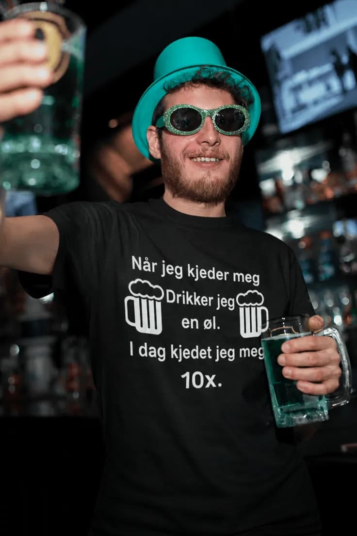Morsom t-skjorte Kjedet meg med øl