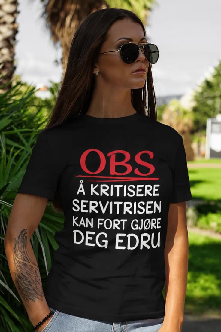 Morsom t-skjorte Kritikk av servitrisen