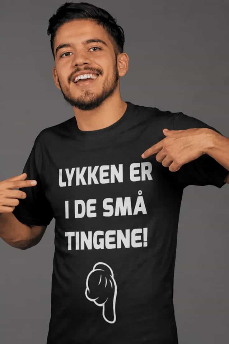 Morsom t-skjorte Lykke i små ting – LYKKEN ER