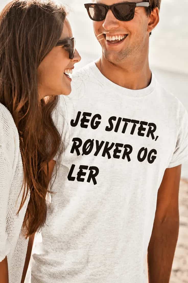 Morsom t-skjorte Sitter røyker og ler