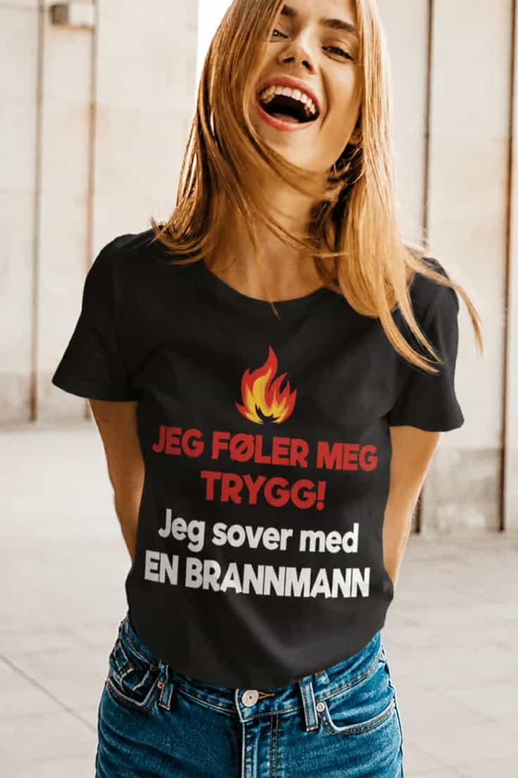 Morsom t-skjorte Sover med brannmann – JEG FØLER