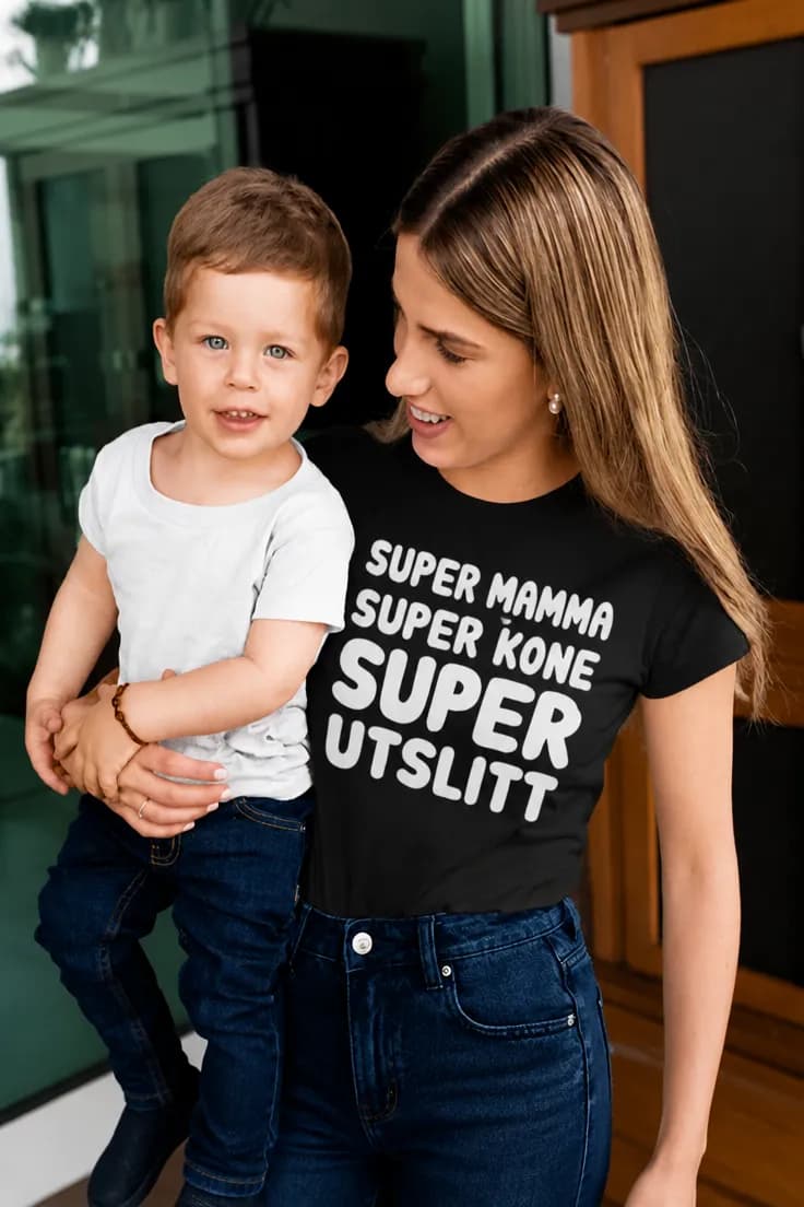 Morsom t-skjorte Super sliten mamma - SUPER UTSLITT