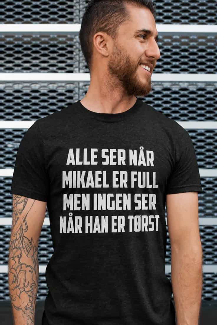 Morsom t-skjorte Tørst med navn – ALLE SER NÅR
