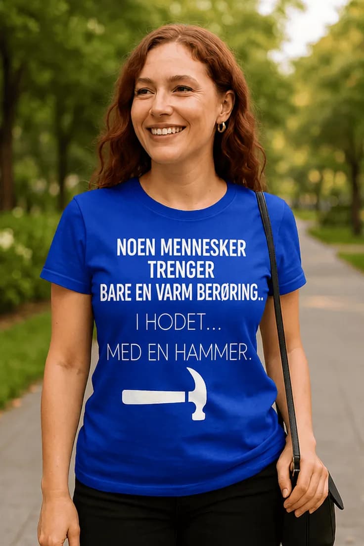 Morsom t-skjorte Varm berøring med hammer