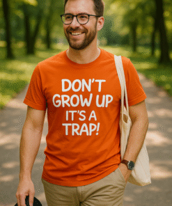 DON'T GROW UP IT'S A TRAP! - T-skjorte