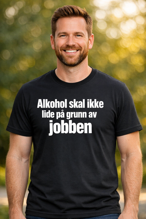 Morsom t-skjorte: Alkohol skal ikke lide på grunn av jobben