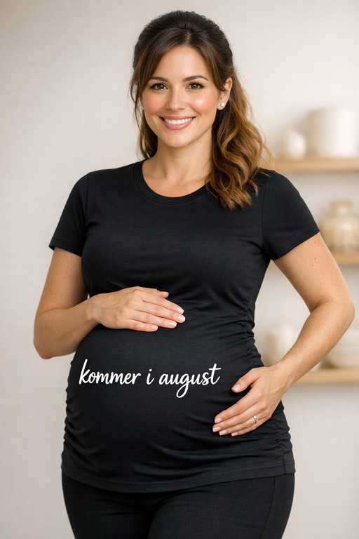 Gravid-t-skjorte «kommer i august»