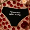 Dameundertøy Property of med navn som morsom gave til utdrikningslag eller bursdag