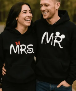 Genser Mr og Mrs parsett med trykket MRS. MŔ. på matchende gensere