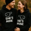 Genser Parmotiv min kjære med trykket & SHE'S MINE HE'S MINE