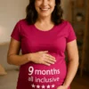 Gravid t-skjorte med teksten 9 months all inclusive som morsom gave til gravid