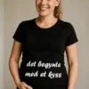 Gravid t-skjorte med teksten det begynte med et kyss