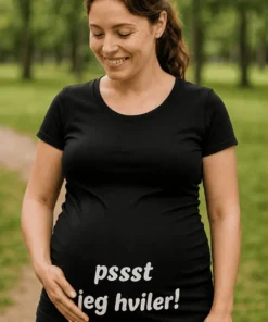 Gravid t-skjorte Pssst jeg hviler med teksten pssst jeg hviler! som morsom gave til kommende mamma