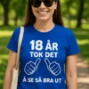 Morsom t-skjorte 18 år ser bra ut med teksten 18 ÅR TOK DET Å SE SÅ BRA UT