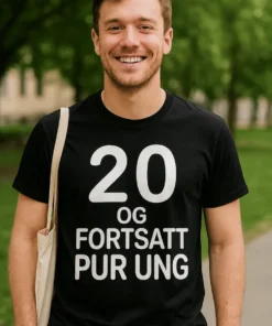 Morsom t-skjorte 20 og fortsatt ung med teksten 20 OG FORTSATT PUR UNG