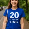 Morsom t-skjorte 20 og fortsatt ung med teksten 20 OG FORTSATT UNG.