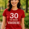Morsom t-skjorte 30 og vakrere med teksten 30 OG BARE VAKRERE
