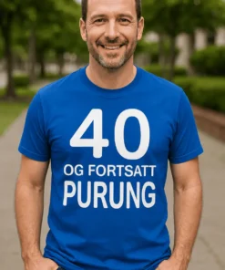 Morsom t-skjorte 40 og fortsatt purung med teksten 40 OG FORTSATT PURUNG.