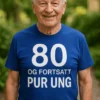 Morsom t-skjorte 80 og pur ung med teksten 80 OG FORTSATT PUR UNG