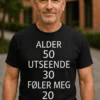 Morsom t-skjorte Alder 50 føler 20 med trykket ALDER 50 UTSEENDE 30 FØLER MEG 20