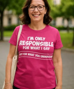 Morsom t-skjorte Ansvarlig for det jeg sier med humoristisk design for gave og hverdagsbruk
