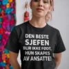 Morsom t-skjorte Beste sjefen med teksten DEN BESTE SJEFEN BLIR IKKE FØDT, HUN SKAPES AV ANSATTE!