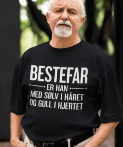Morsom t-skjorte Bestefar med gullhjerte med teksten BESTEFAR ER HAN MED SØLV I HÅRET OG GULL I HJERTET