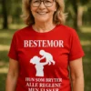 Morsom t-skjorte Bestemor bryter reglene med teksten BESTEMOR HUN SOM BRYTER ALLE REGLENE MEN ELSKER HVERT SEKUND