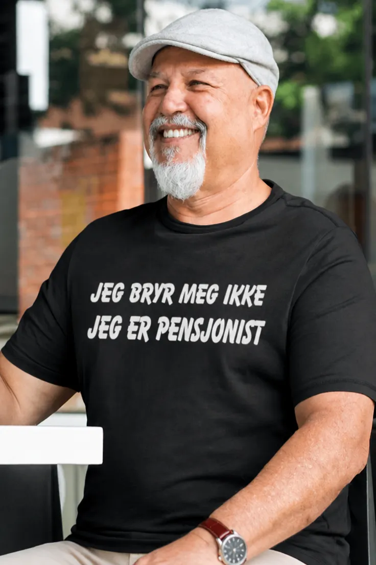 Morsom t-skjorte Bryr meg ikke pensjonist med teksten JEG BRYR MEG IKKE JEG ER PENSJONIST