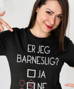 Morsom t-skjorte Er jeg barnslig med humoristisk design og teksten ER JEG BARNESLIG?