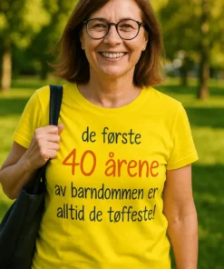 Morsom t-skjorte Første 40 år av barndommen med humoristisk bursdagsmotiv